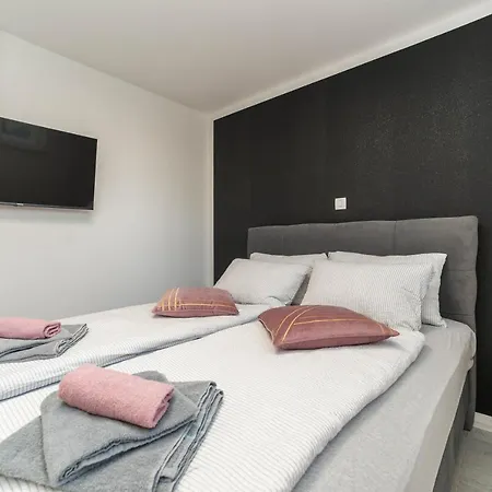 Noemi Apartment *