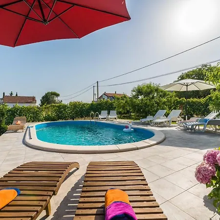 Villa Noemi Holiday Home