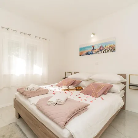 Villa Noemi Holiday Home Lejlighed